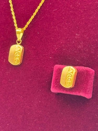 طقم ذهب عيار 18