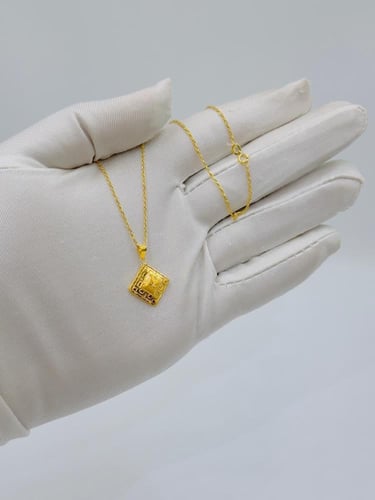 sعقد ذهب عيار 18