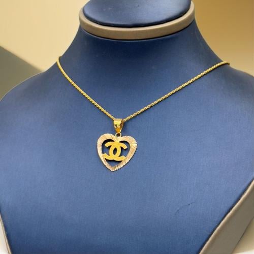 عقد تصميم عالمي ذهب عيار 18