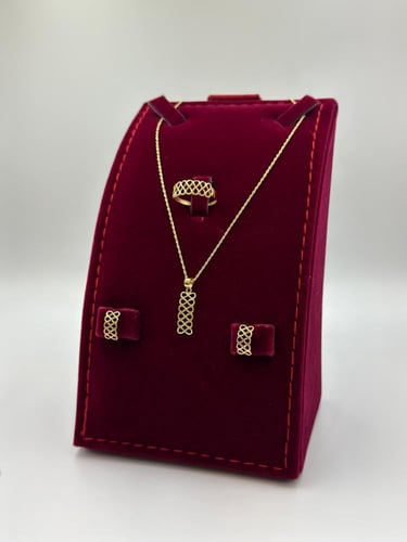 طقم ذهب عيار 18