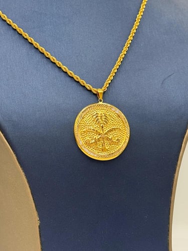 عقد شعار السعودية ذهب عيار 18