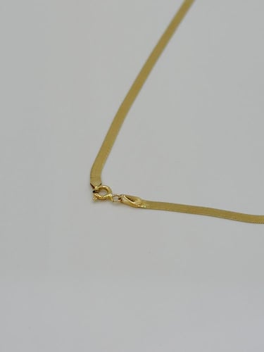 عقد ذهب عيار 18