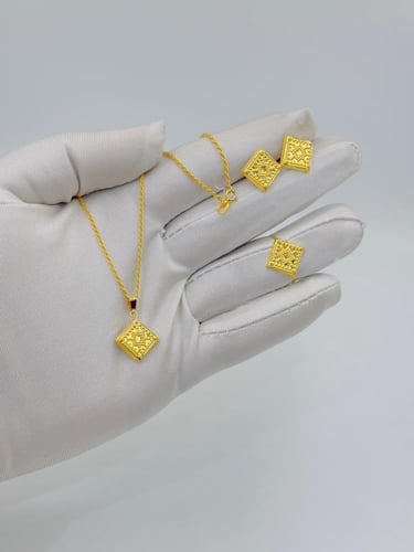 طقم ذهب عيار 18