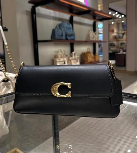 Jet Shoulder Bag