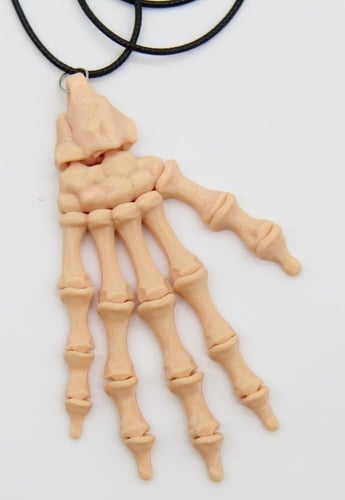 ميدالية يد الهيكل العظمي