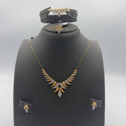 طقم ذهب عيار 18