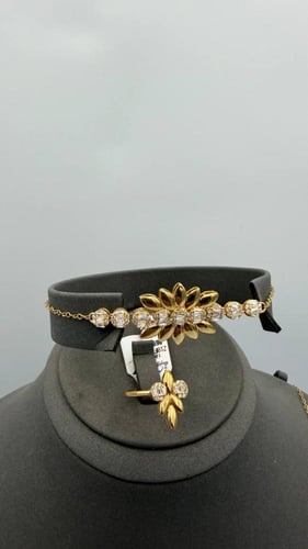 طقم ذهب عيار 18