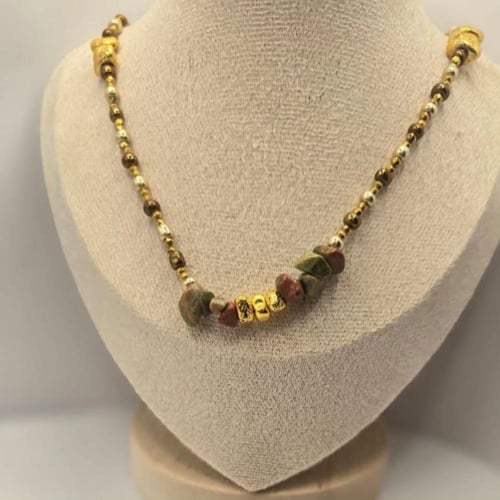 طقم عقد اسوارة ذهبي ونحاسي بقطع متفاوتة الحجم