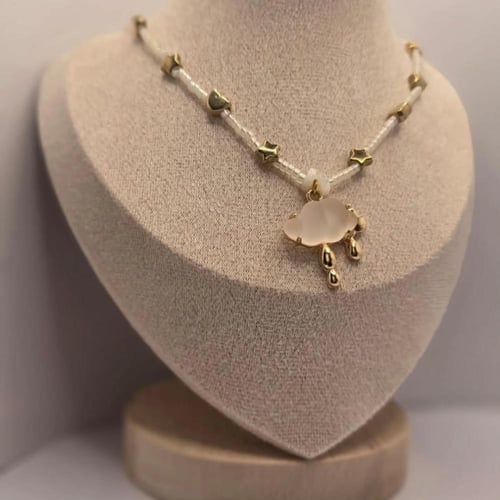 عقد الغيمة الذهبي