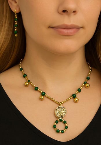 طقم ذهبي واخضر حلق وعقد