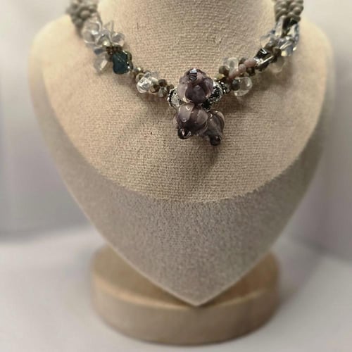 عقد التيلة المبدع بواسطة من زهرات حجرية بتفاصيل لا...