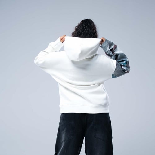 هودي سادة أوفرسايز بقبعة وطباعة أنمي مختلفة على ال...