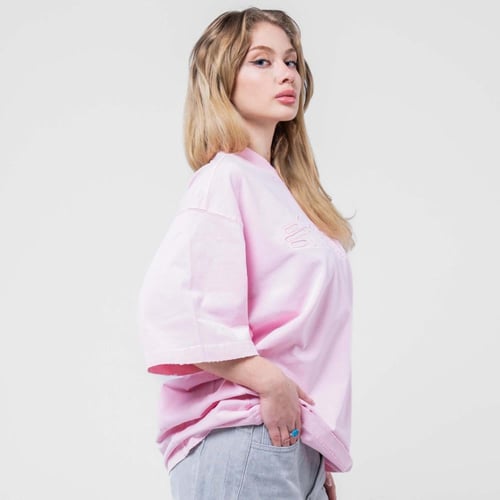 تيشيرت اوفرسايز بكتابه حفر اماميه - وردي