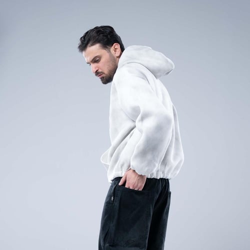 هودي أوفرسايز بشعار مطبوع ببروز وجيب كانغارو وحافة...