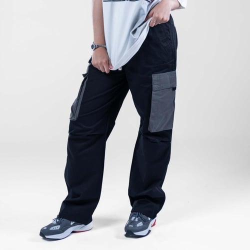 بنطلون باراشوت كارجو متعدد الألوان - اسود