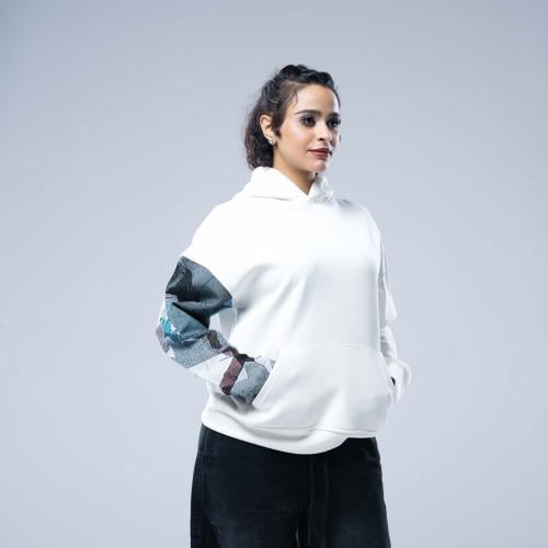 هودي سادة أوفرسايز بقبعة وطباعة أنمي مختلفة على ال...