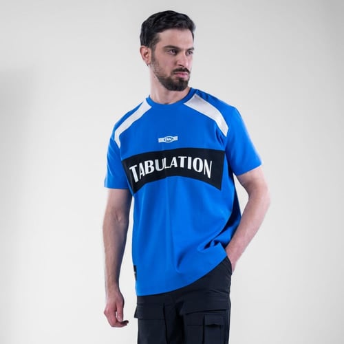 تيشيرت قصه بسيطه بطابع رياضي انيق - ازرق