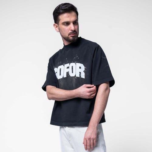 تيشيرت قطن برقبة دائرية عاليه وطباعه اماميه - أسود