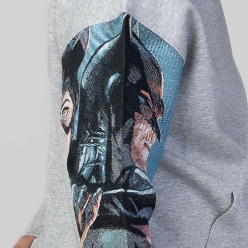 هودي مع كاب رمادي غامق اوفر سايز الكم الايمن انمى...