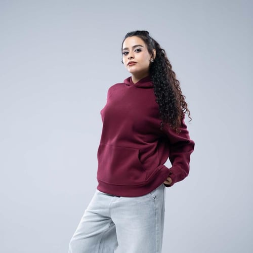 هودي سادة أوفرسايز بقبعة وطباعة أنمي مختلفة على ال...