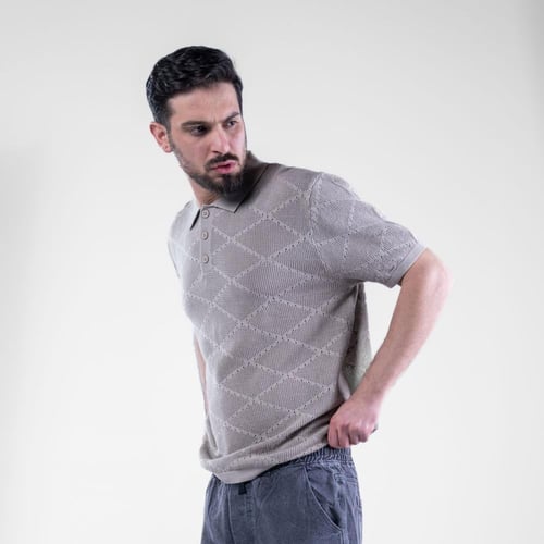 تيشيرت بولو كلاسيك بتفاصيل كاجول خامة ناعمة وخفيفة...