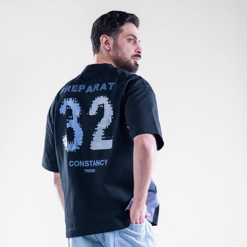 تيشيرت اوفر سايز نص كم بكتابة اماميه وخطوط منحنيه...