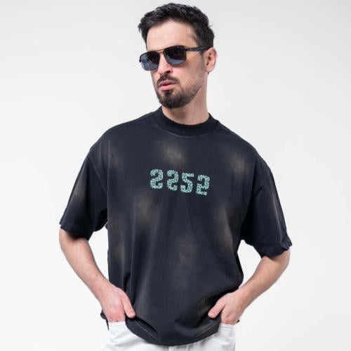 تيشيرت اوفرسايز بكتابه رقمية اماميه بارزة- أسود