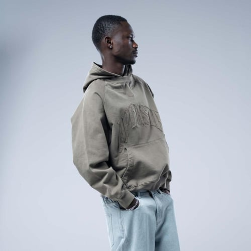 هودي اوفرسايز بكاب بتطريز بارز بنفس اللون - بني