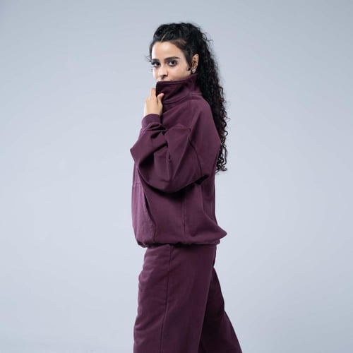 سويت شيرت أوفرسايز بسحاب قصير وياقة كلاسيكية وجيب...