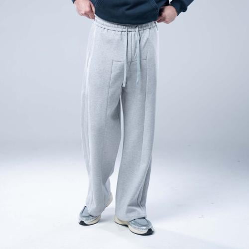 بنطلون رياضي أوفرسايز بكسرات أمامية ورباط خصر مريح...