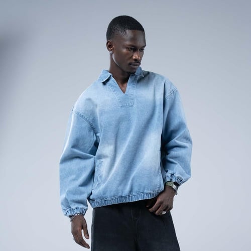 قميص جينز أوفرسايز بفتحة صدر وقصة ريجلان وحواف مطا...