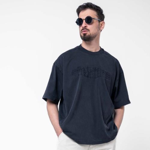 تيشيرت اوفرسايز بكتابه حفر اماميه - أسود