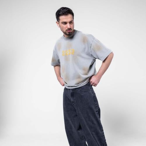 تيشيرت اوفرسايز بكتابه رقمية اماميه بارزة - رمادي