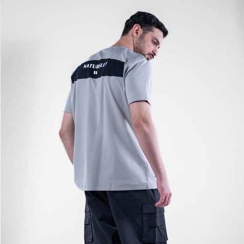 تيشيرت قصه عاديه بطابع رياضي - رصاصي