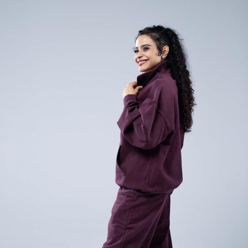 سويت شيرت أوفرسايز بسحاب قصير وياقة كلاسيكية وجيب...