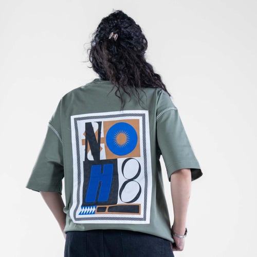 تيشيرت اوفرسايز خامه طبية بطبعة خلفية كبيرة - زيتي