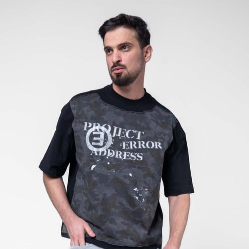 تيشيرت مموه بكتابه اماميه وسادة من الخلف - رمادي ج...