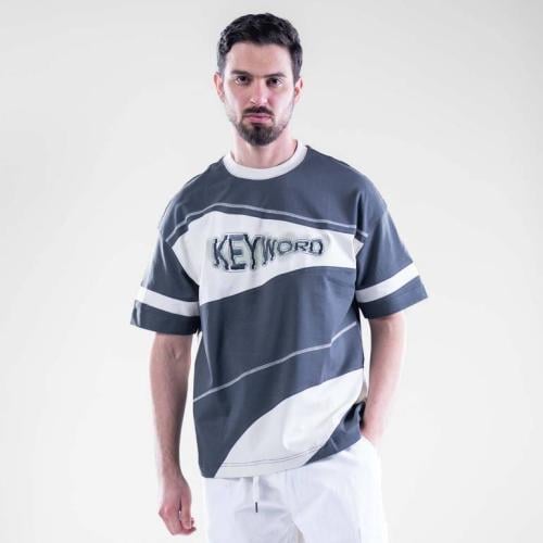 تيشرت شبابي بستايل كاجوال وطبعة KEYWORD - رمادي