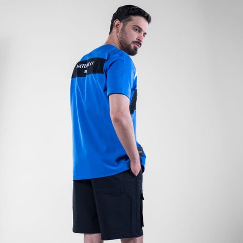 تيشيرت قصه بسيطه بطابع رياضي انيق - ازرق