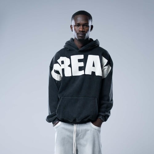 هودي أوفرسايز بقبعة وتطريز حروف كبيرة وستايل مغسول...