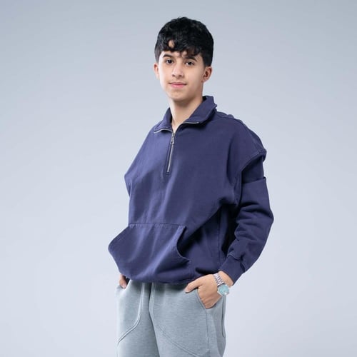 سويت شيرت أوفرسايز بسحاب قصير وياقة كلاسيكية وجيب...