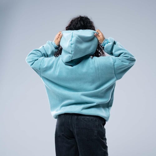 هودي أوفرسايز بقبعة وتطريز حروف كبيرة وستايل مغسول...