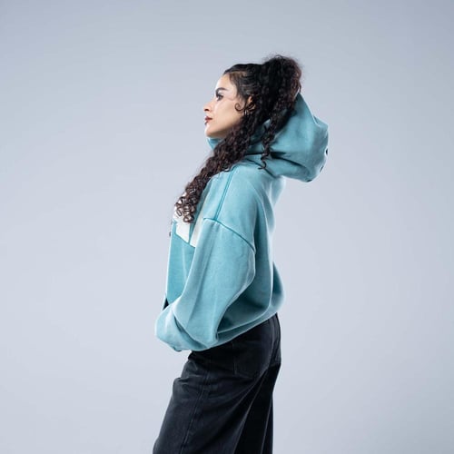 هودي أوفرسايز بقبعة وتطريز حروف كبيرة وستايل مغسول...