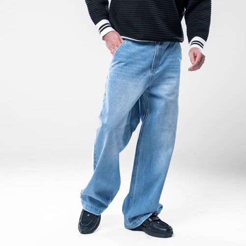 بنطلون جينز أوفرسايز بخصر ثابت وقصة ساق عريضة ومست...