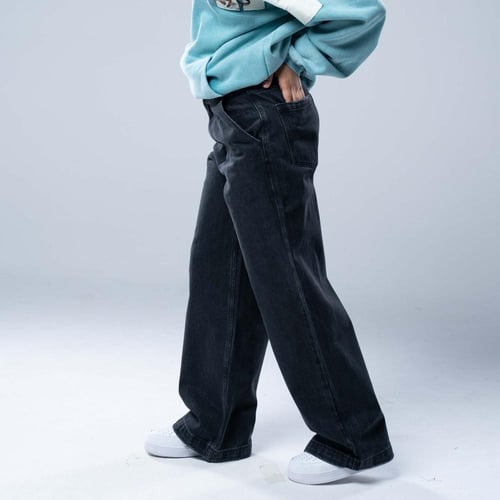 بنطلون جينز أوفرسايز بخصر مرتفع وقصة ساق مستقيمة و...