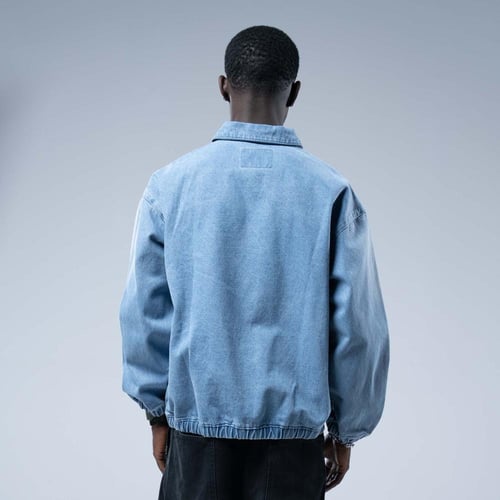 قميص جينز أوفرسايز بفتحة صدر وقصة ريجلان وحواف مطا...