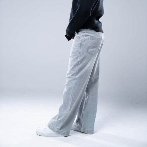 بنطلون جينز واسع أوفرسايز بخصر ثابت وقصة ساق مستقي...