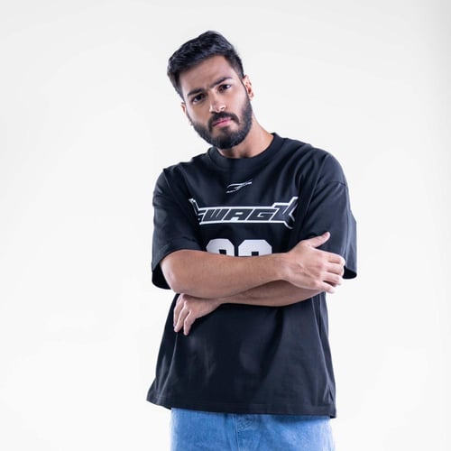 تيشيرت شبابي بطبعه رقمية - اسود