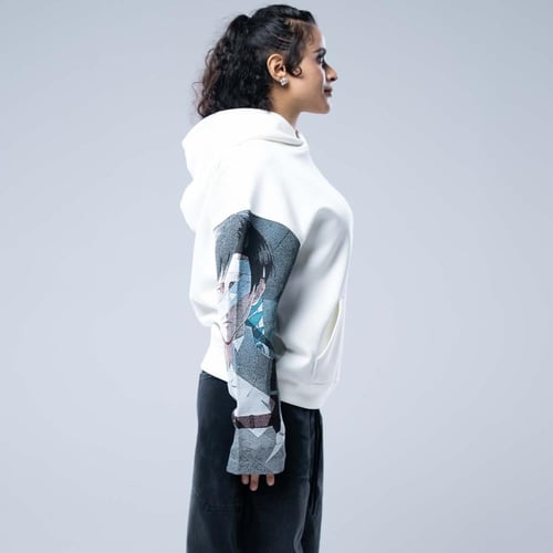 هودي سادة أوفرسايز بقبعة وطباعة أنمي مختلفة على ال...