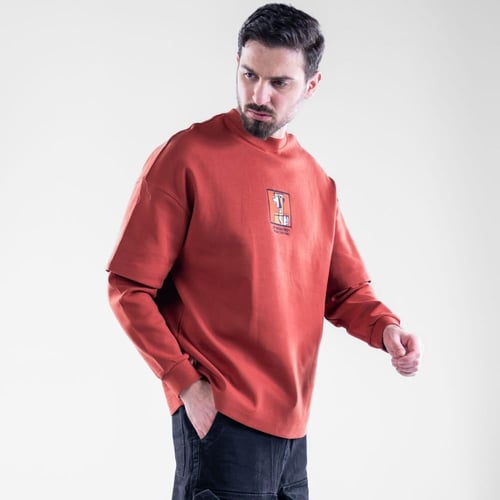 تيشيرت كم طويل بطبعه وتطريز بارز امامى وخلفى - احم...